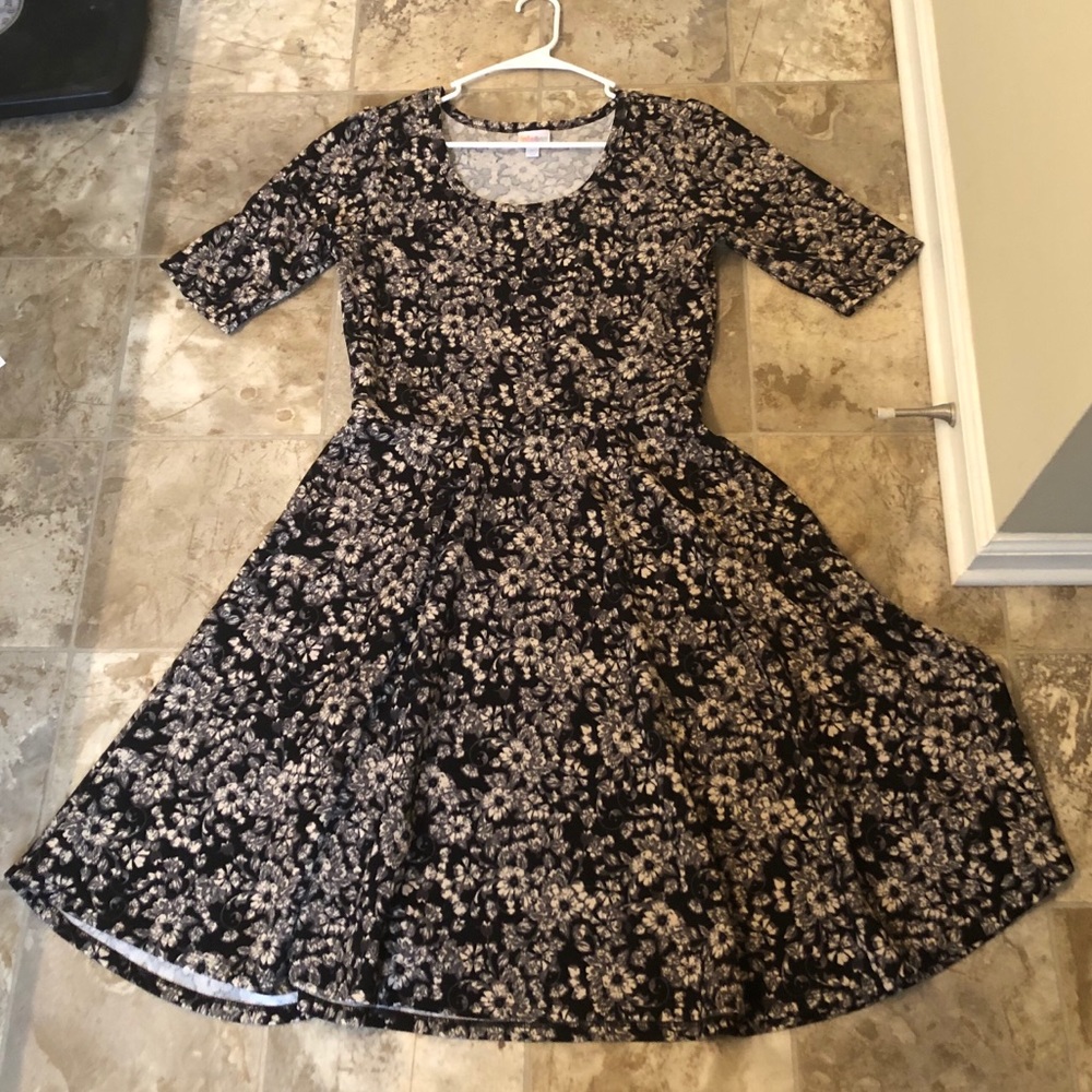 Black flowered Nicole